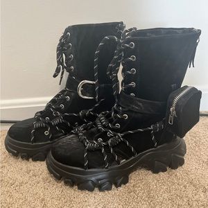 Poster Grl Platform Boots